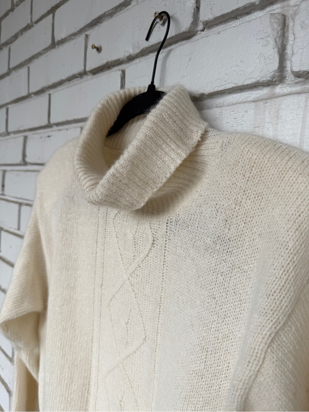 Vintage De Rotchild Silk Angora Ivory Cable Knit Sweater